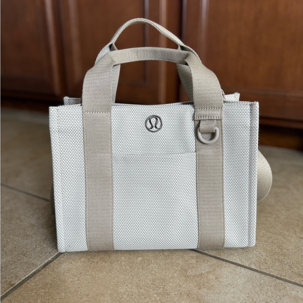 Lululemon two tone canvas mini tote 4.5 L